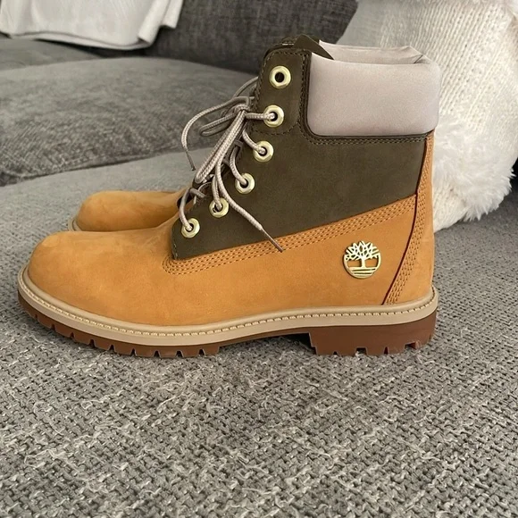 NWT TIMBERLAND Waterproof Boots! - Picture 4 of 12